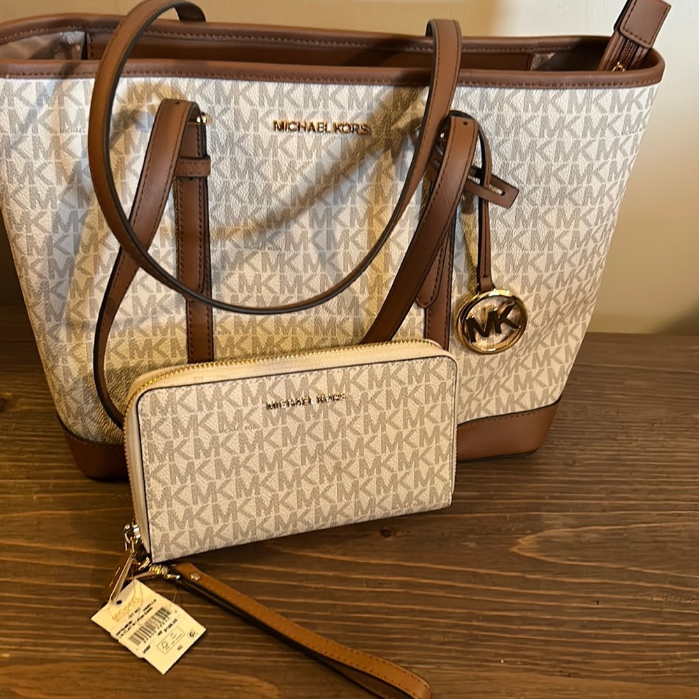 NWT Michael Kors Jet Set Tote and Matching Wallet Set